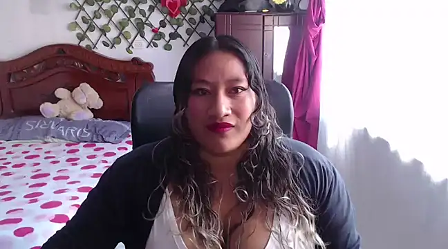 EmilyLove1014 online show from January 7, 2025, 6:45 pm