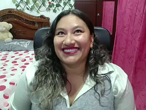 EmilyLove1014 online show from January 10, 2025, 11:50 pm