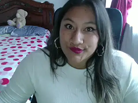 EmilyLove1014 online show from January 11, 2025, 10:18 pm