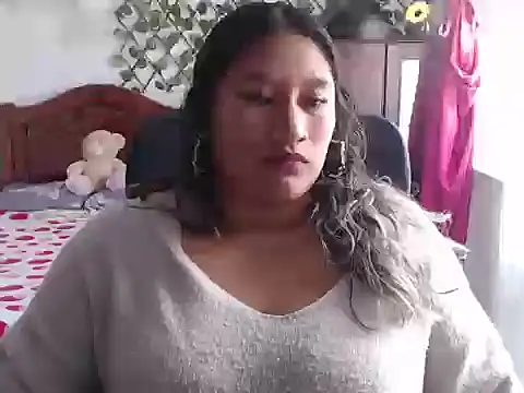 EmilyLove1014 online show from January 13, 2025, 7:42 pm