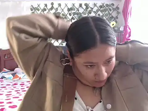 EmilyLove1014 online show from January 14, 2025, 5:01 pm