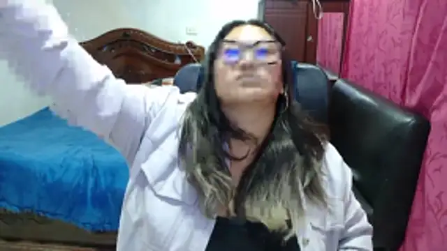 EmilyLove1014 online show from November 2, 2025, 4:26 am