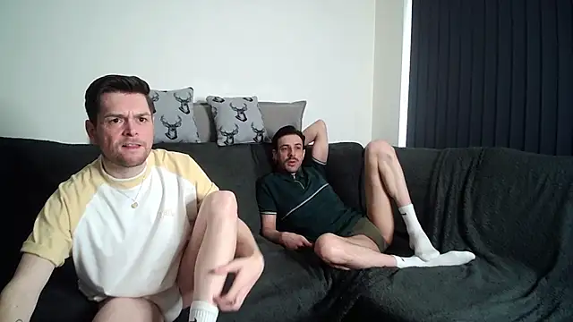 Snapshot of twotwinkhusbandss chatting on April 4, 2026, 5:21 pm twotwinkhusbandss online show from April 4, 2026, 5:21 pm