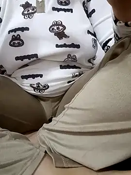 Bombamom online show from April 2, 2026, 6:38 pm