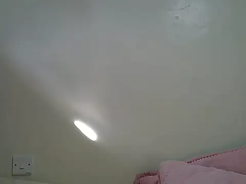 Sonnia  online show from May 6, 2026, 1:27 pm