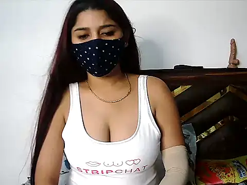 Gloie4u online show from October 31, 2025, 9:10 am