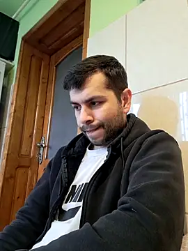 Snapshot of hornny1995 chatting on February 15, 2025, 12:11 pm hornny1995 online show from February 15, 2025, 12:11 pm