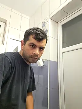 Snapshot of hornny1995 chatting on October 9, 2025, 4:05 pm hornny1995 online show from October 9, 2025, 4:05 pm