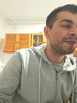 Snapshot of hornny1995 chatting on October 31, 2025, 5:58 pm hornny1995 online show from October 31, 2025, 5:58 pm