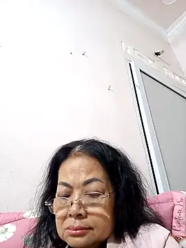 Hotestlove online show from December 5, 2025, 2:25 pm