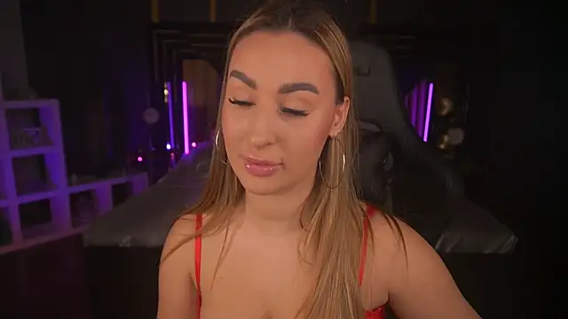 LiaBrazzerr online show from March 22, 2025, 4:04 pm