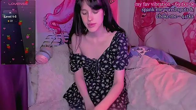 Snapshot of Sofagreen_ chatting on December 4, 2024, 9:57 pm Sofagreen online show from December 4, 2024, 9:57 pm