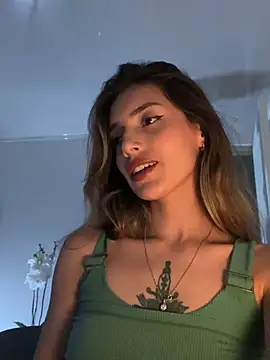 Snapshot of IsadoraGalle_ chatting on May 13, 2026, 11:00 pm IsadoraGalle online show from May 13, 2026, 11:00 pm