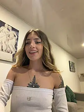 Snapshot of IsadoraGalle_ chatting on June 14, 2026, 11:18 pm IsadoraGalle online show from June 14, 2026, 11:18 pm