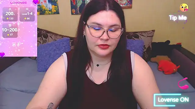 Snapshot of JuliaKeln chatting on May 18, 2026, 7:31 pm JuliaKeln online show from May 18, 2026, 7:31 pm