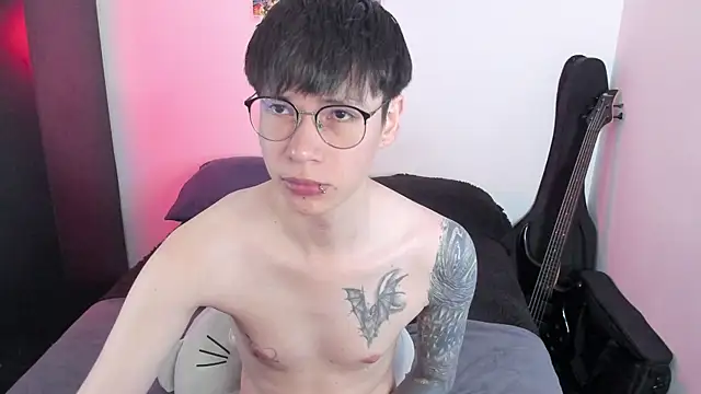 Aventure Twinks online show from June 12, 2026, 8:30 pm