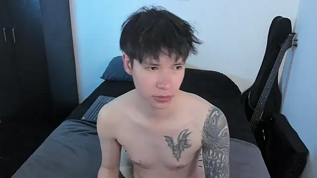 Aventure Twinks online show from June 18, 2026, 8:35 pm