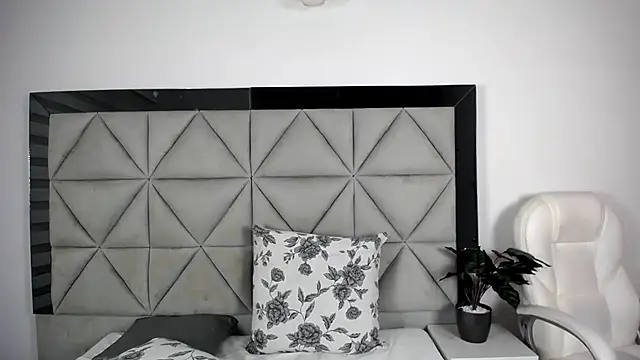 nina pons online show from January 12, 2025, 12:07 am