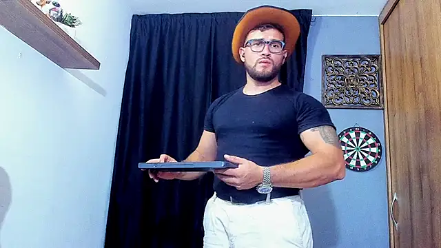 AndrewDiaz online show from April 26, 2026, 12:41 am