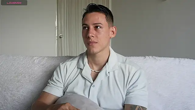 Snapshot of Muscle_King_Cum chatting on July 13, 2026, 1:36 pm Muscle King Cum online show from July 13, 2026, 1:36 pm