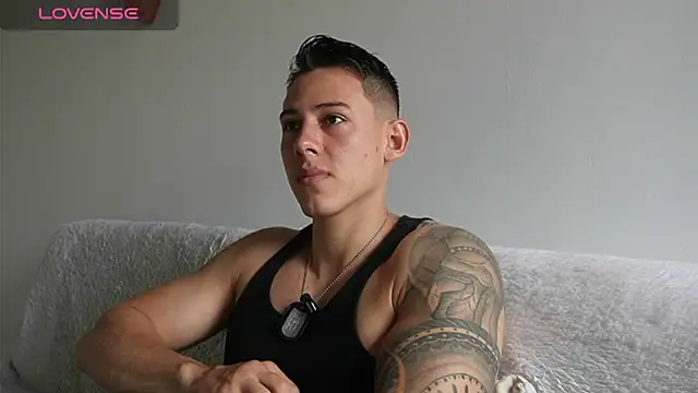 Snapshot of Muscle_King_Cum chatting on July 17, 2026, 1:40 pm Muscle King Cum online show from July 17, 2026, 1:40 pm
