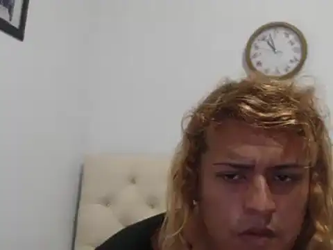 Snapshot of KIARAMARSHALLWELLZ chatting on December 15, 2024, 10:37 pm KIARAMARSHALLWELLZ online show from December 15, 2024, 10:37 pm