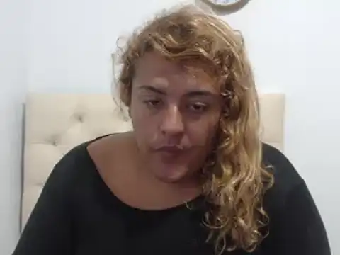 Snapshot of KIARAMARSHALLWELLZ chatting on December 16, 2024, 2:36 am KIARAMARSHALLWELLZ online show from December 16, 2024, 2:36 am