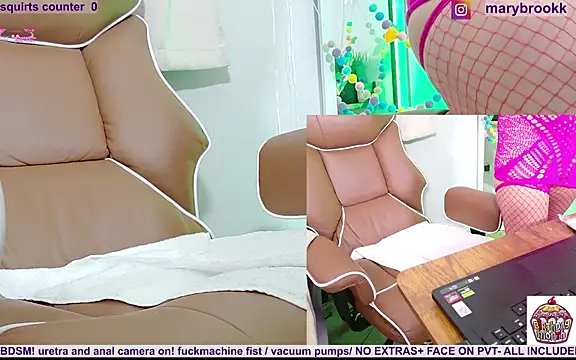 Snapshot of MaryBrook1 chatting on April 5, 2026, 9:01 pm MaryBrook1 online show from April 5, 2026, 9:01 pm