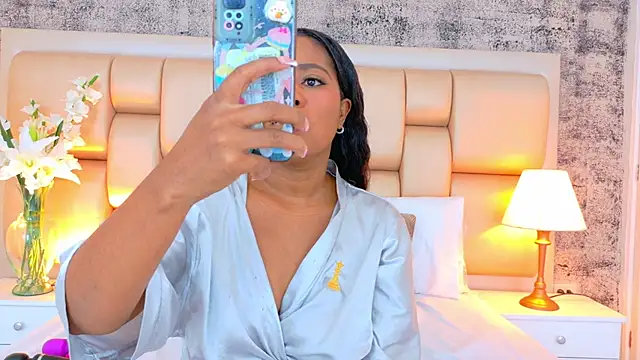 AlisonTravis online show from November 4, 2025, 8:19 pm