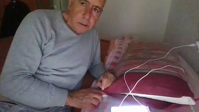 Snapshot of parejamlga58 chatting on December 18, 2025, 2:45 pm parejamlga58 online show from December 18, 2025, 2:45 pm