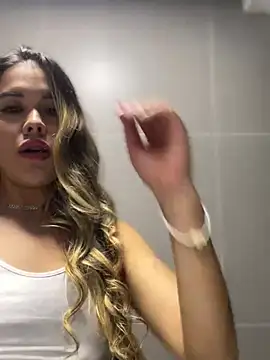 Snapshot of Emilia_Bakerr chatting on January 8, 2025, 9:34 pm Emilia Bakerr online show from January 8, 2025, 9:34 pm