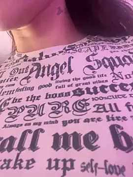 Snapshot of AllieEvans chatting on December 28, 2024, 12:47 am AllieEvans online show from December 28, 2024, 12:47 am