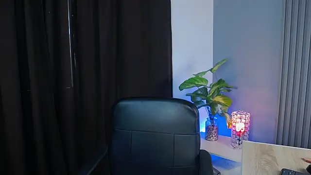 Snapshot of AllieEvans chatting on February 22, 2025, 9:26 pm AllieEvans online show from February 22, 2025, 9:26 pm