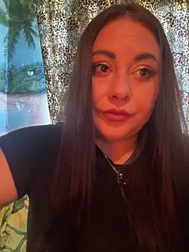 Snapshot of DaisyStreet chatting on June 16, 2026, 7:22 am DaisyStreet online show from June 16, 2026, 7:22 am