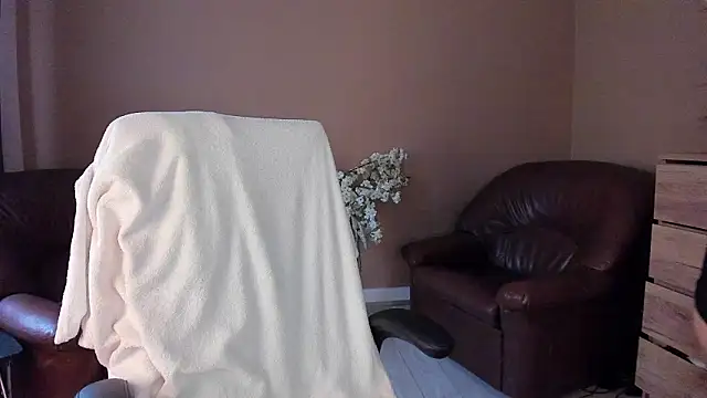 KaylaLaine online show from February 13, 2026, 7:37 am