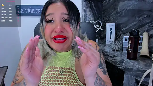 Snapshot of miss_danika chatting on April 13, 2026, 11:05 am miss danika online show from April 13, 2026, 11:05 am