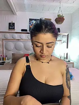 lucianaroy online show from January 29, 2025, 2:19 am