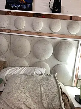 lucianaroy online show from February 20, 2025, 2:40 am