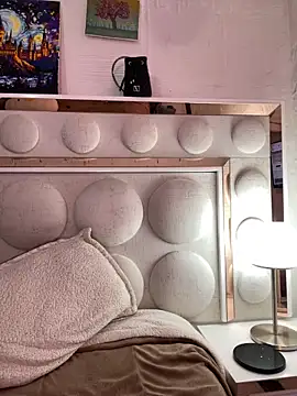 lucianaroy online show from February 20, 2025, 5:44 am