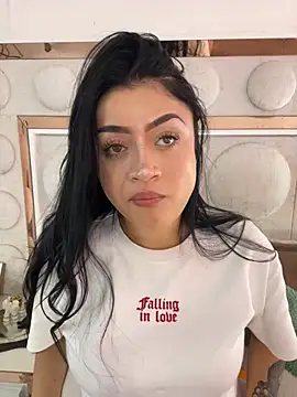 lucianaroy online show from March 5, 2025, 9:48 pm