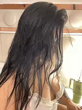 lucianaroy online show from March 14, 2025, 6:10 am