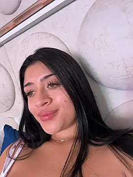 lucianaroy online show from November 12, 2025, 1:11 pm