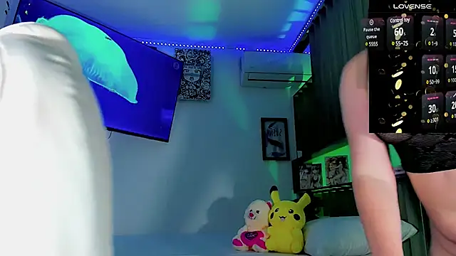 Ashlycuute online show from March 22, 2025, 11:42 am