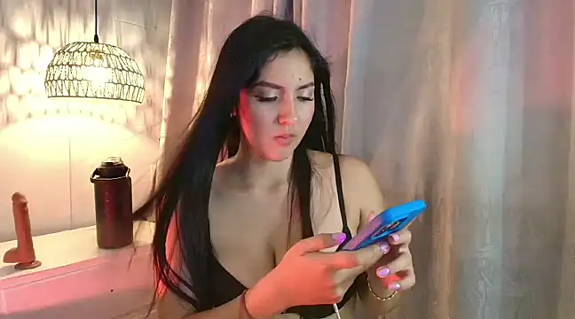 Snapshot of MarianaBenz chatting on February 7, 2025, 2:29 am MarianaBenz online show from February 7, 2025, 2:29 am