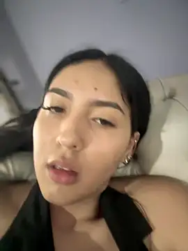 Snapshot of MarianaBenz chatting on February 11, 2025, 8:42 pm MarianaBenz online show from February 11, 2025, 8:42 pm