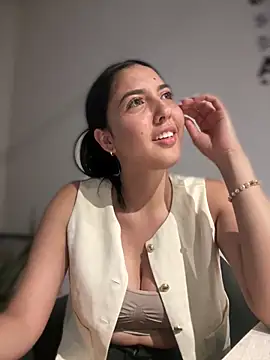 Snapshot of MarianaBenz chatting on February 17, 2025, 8:26 pm MarianaBenz online show from February 17, 2025, 8:26 pm