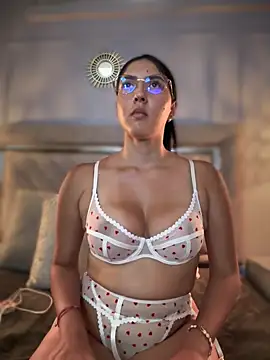 Snapshot of MarianaBenz chatting on March 3, 2025, 8:32 pm MarianaBenz online show from March 3, 2025, 8:32 pm