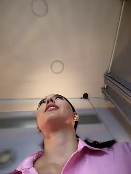 Snapshot of MarianaBenz chatting on March 13, 2025, 9:05 pm MarianaBenz online show from March 13, 2025, 9:05 pm