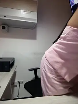 Snapshot of MarianaBenz chatting on October 3, 2025, 10:18 pm MarianaBenz online show from October 3, 2025, 10:18 pm