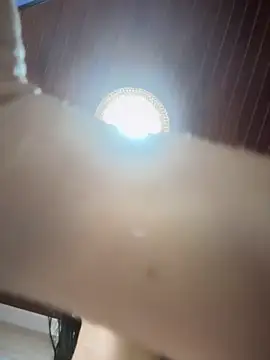 Snapshot of MarianaBenz chatting on October 22, 2025, 11:04 pm MarianaBenz online show from October 22, 2025, 11:04 pm